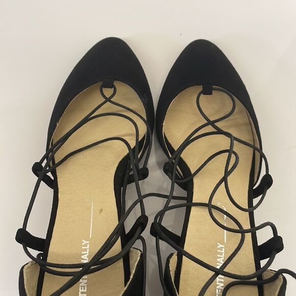 Intentionally Blank Hatter Chunky Heel in Black Suede - Picture 5 of 8